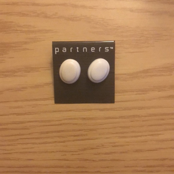 Partners white button earrings - Picture 2 of 3